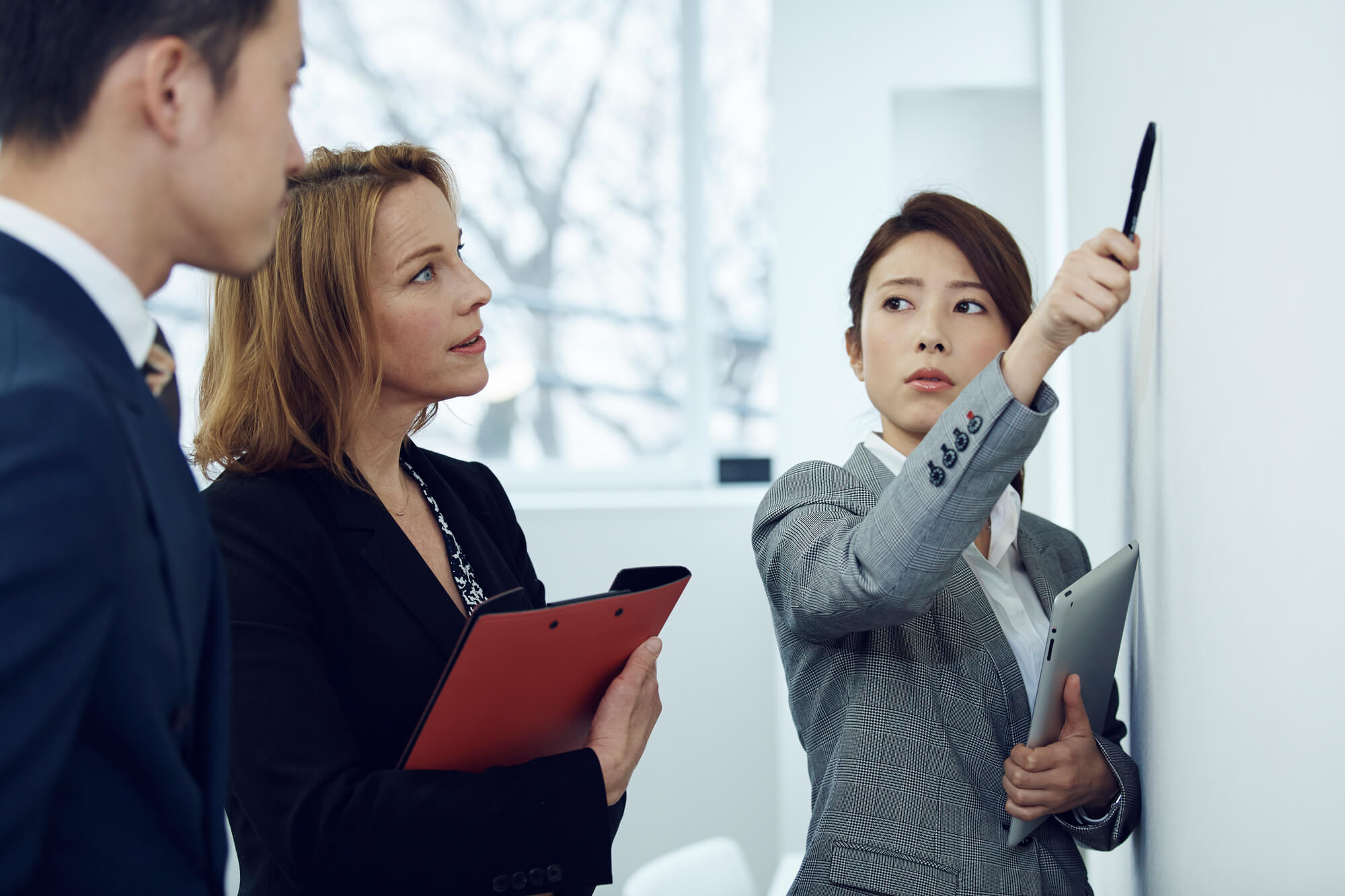 社内でエグゼクティブとして活躍する女性
