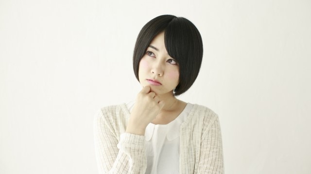 転職回数について悩む女性