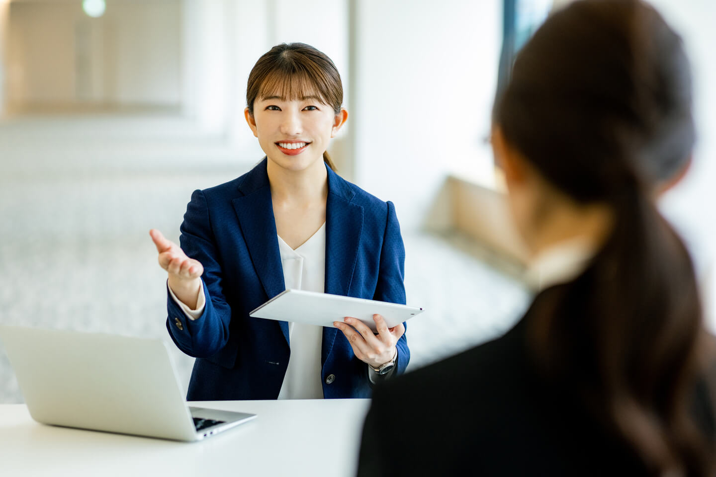 人事・経理・法務職の女性のイメージ画像