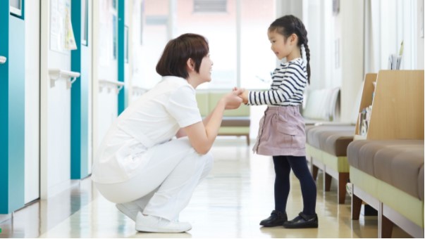 看護師と子供