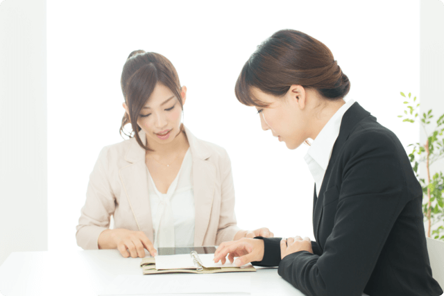 転職エージェントに相談する新卒薬学部生